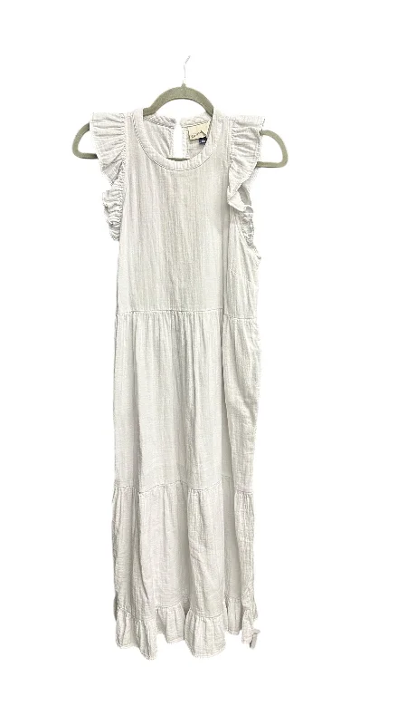 chic dressDress Casual Maxi By Universal Thread In White, Size: S