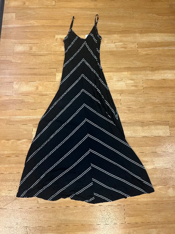 stylish dressDress Casual Maxi By Loft In Black, Size: Xxsp