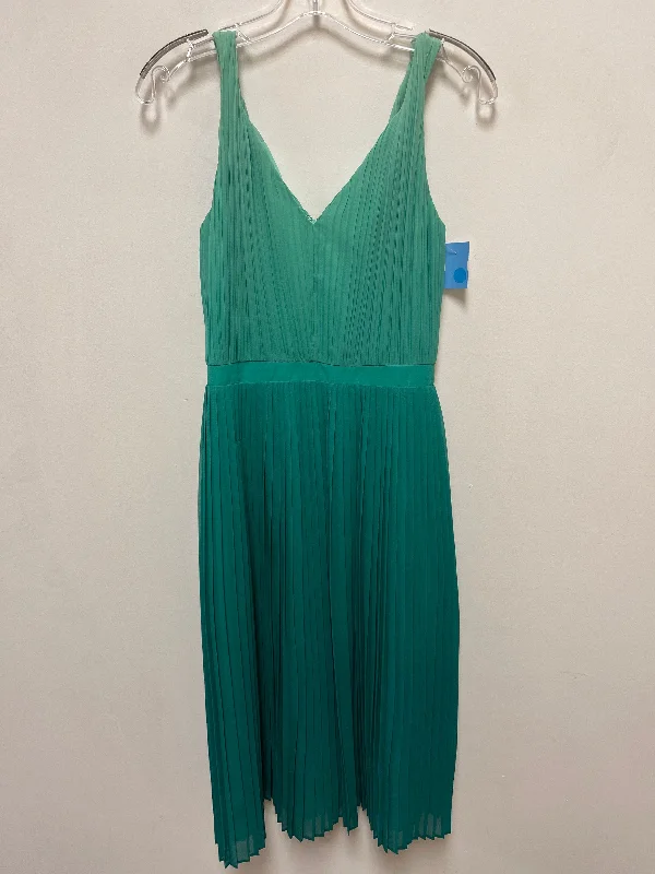 flowy evening dressDress Casual Midi By Banana Republic In Green, Size: Xs