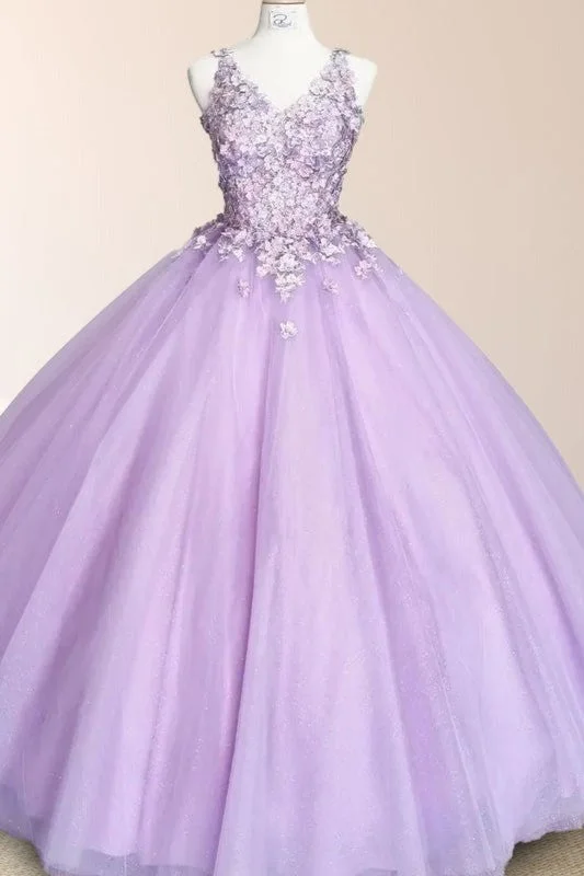 minimalistic dressV-neck Princess Lilac Quinceanera Dresses with Flower Appliques