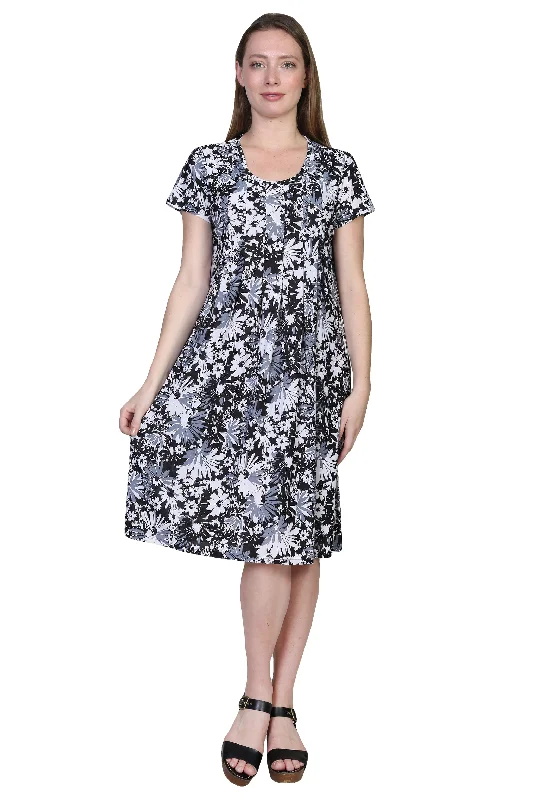 vintage-inspired dressLa Cera Black and White Print Short Sleeve Dress